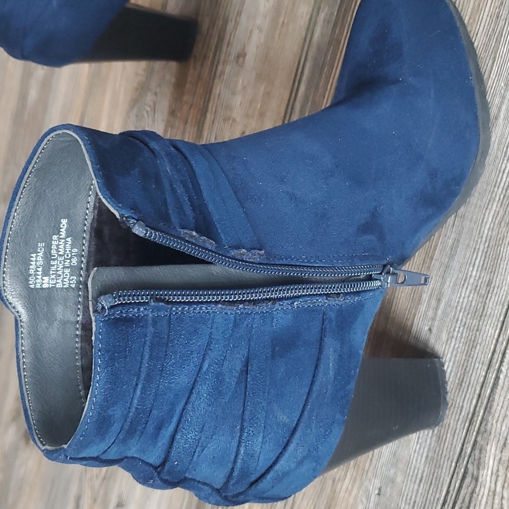 Rialto Spade Faux Suede Ankle Bootie in Midnight Size 9M - Picture 6 of 12